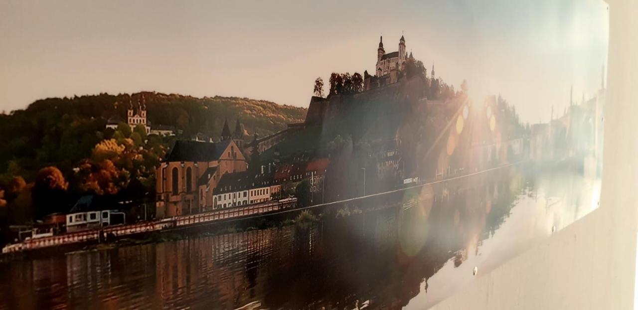 Lichtdurchflutetes Zimmer - Kaeppele Waldbuttelbrunn Exteriör bild
