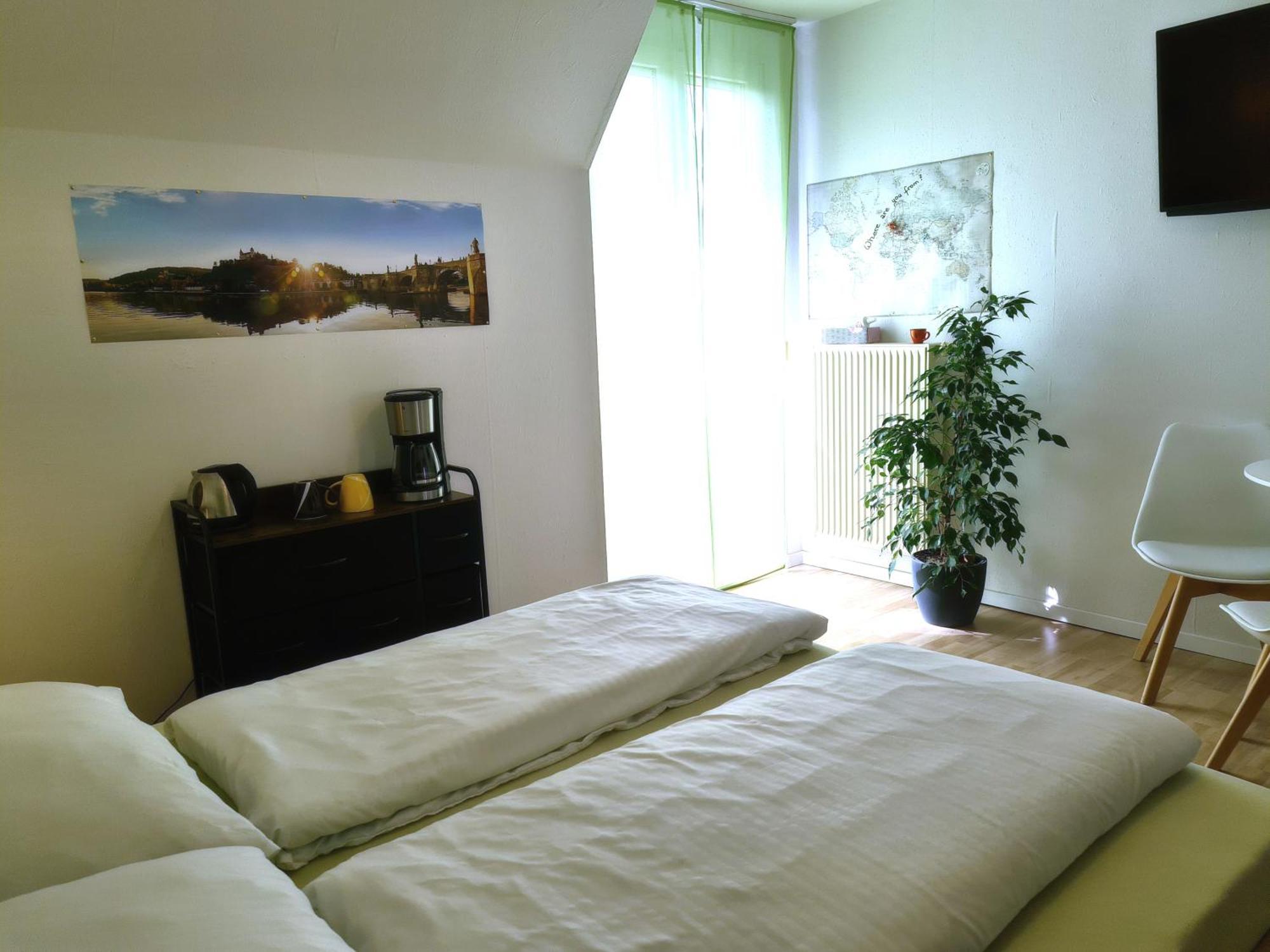 Lichtdurchflutetes Zimmer - Kaeppele Waldbuttelbrunn Exteriör bild